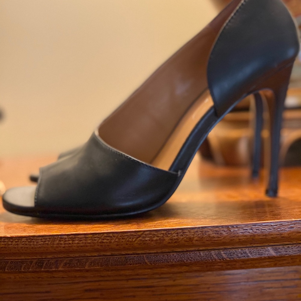 Report Signature Asymmetrical Peep Toe Heels. - image 6